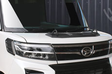 スパルタンなボンネットに